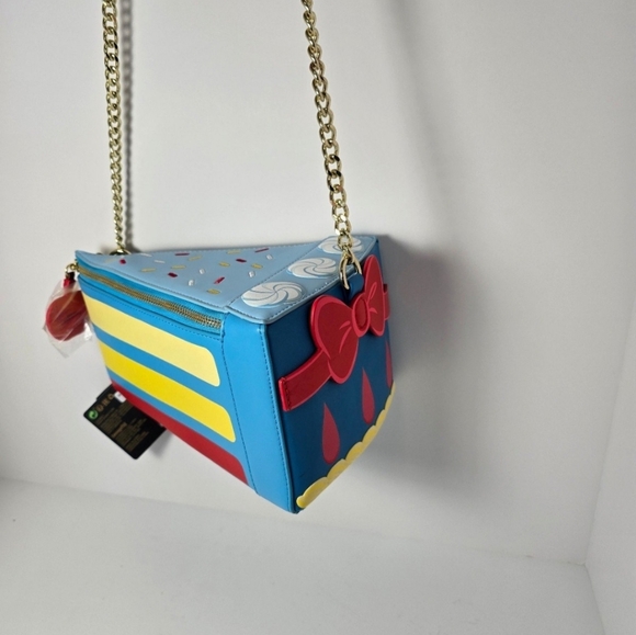 Loungefly disney Princess snow whites cake crossbody Snow White Chain Strap nwt - Picture 7 of 11